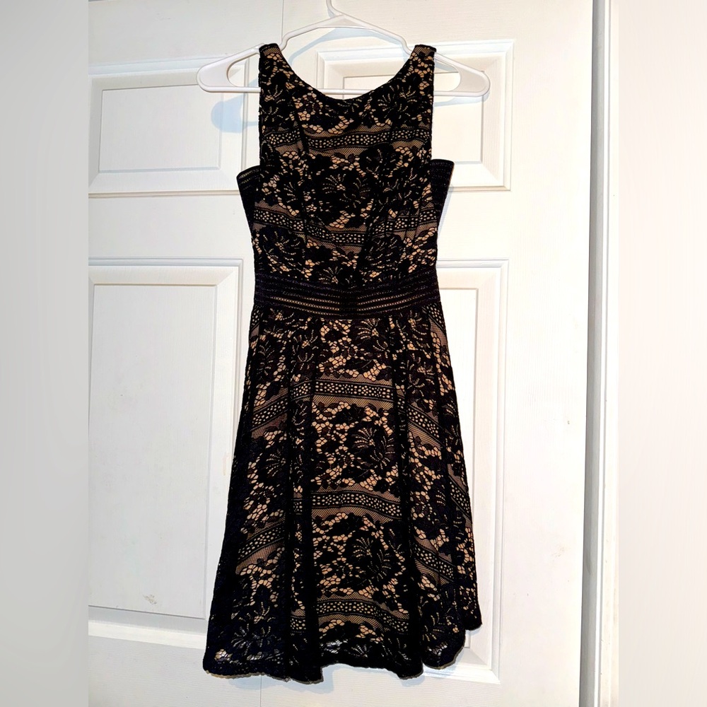 Small dress, tan and black